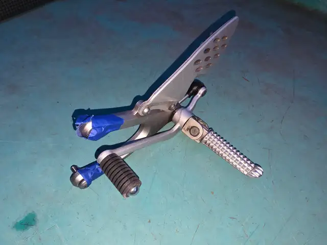 2007 Yamaha R1 Riders Foot Pegs Brackets Gear Shifter Rear Sets - Photo 4