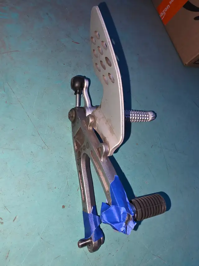 2007 Yamaha R1 Riders Foot Pegs Brackets Gear Shifter Rear Sets - Photo 5