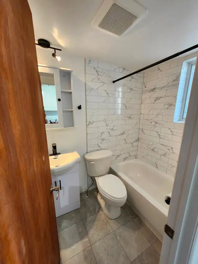 3-1/2 à louer dans Petite-Patrie - Photo 2