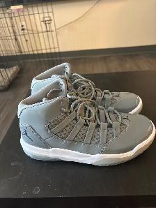 Jordan’s size 9 men’s real Jordan’s not fake authentic