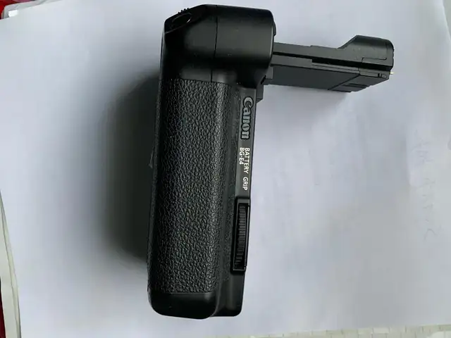 Canon Battery Grip E-4  (For Canon EOS 5D)