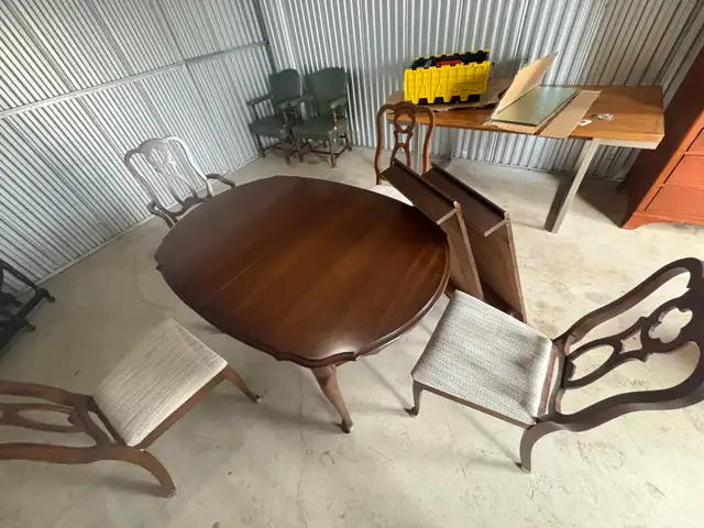 Free delivery used Wooden Dining Table with 4 chairs - Photo 2