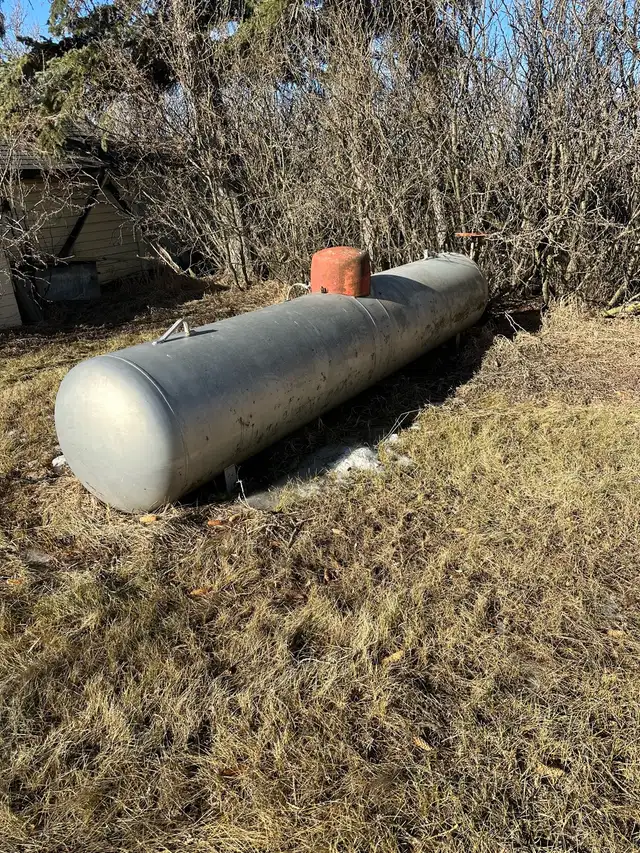 Propane Tank - Photo 2