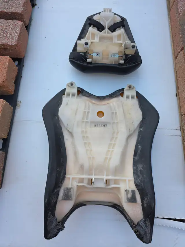 2007-2008 Yamaha R1 Front Riders And Rear Passanger Seat - Photo 2