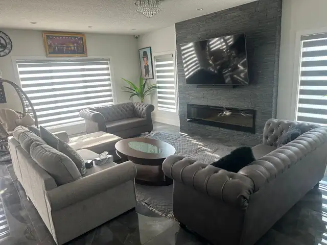 ROOM FOR RENT IN LUXURY HOME - Photo 3