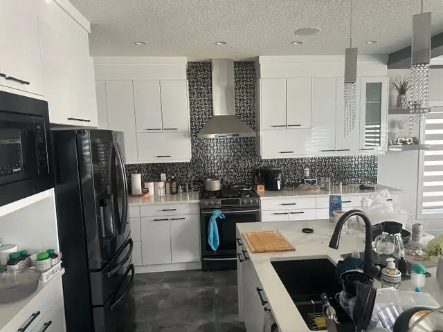 ROOM FOR RENT IN LUXURY HOME - Photo 5