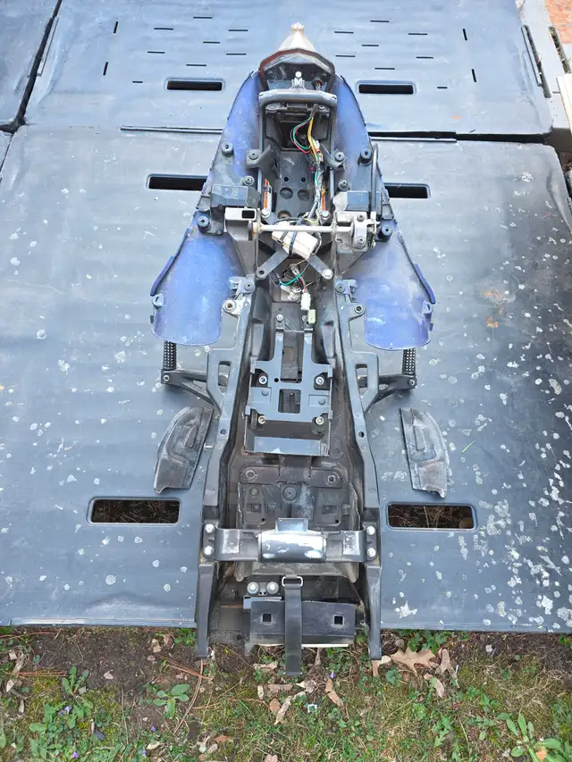 2007 Yamaha R1 4C8-21190-00-00REAR SUB FRAME COMPLETE As In Pic - Photo 4