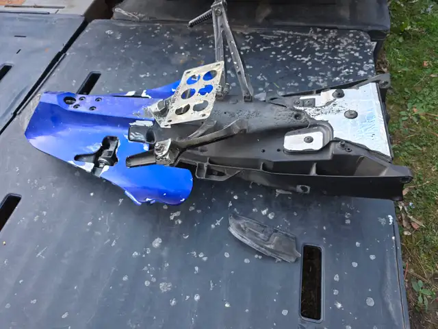 2007 Yamaha R1 4C8-21190-00-00REAR SUB FRAME COMPLETE As In Pic - Photo 9