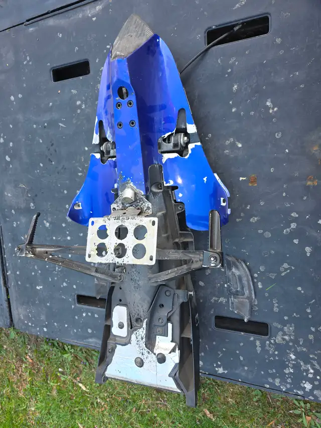 2007 Yamaha R1 4C8-21190-00-00REAR SUB FRAME COMPLETE As In Pic - Photo 10