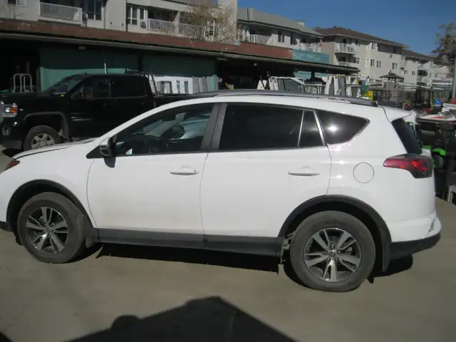 AUCTION - 2018 TOYOTA RAV4 LE - ONLINE - SATURDAY, APR 25 - 8 AM - Photo 3