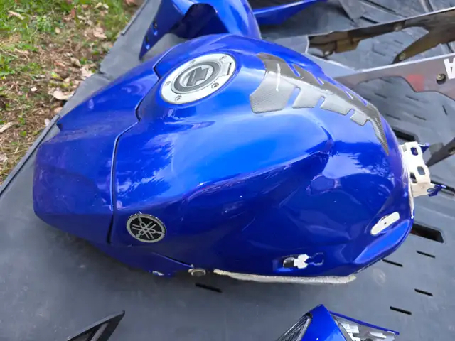 2007-2008 Yamaha R1 Gas Tank 4C8-YK241-00-P0 FUEL TANK COMP