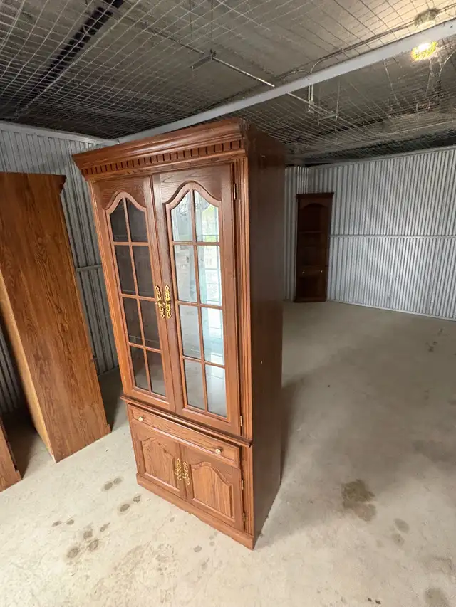 Free delivery used Wood China Cabinet - Photo 3