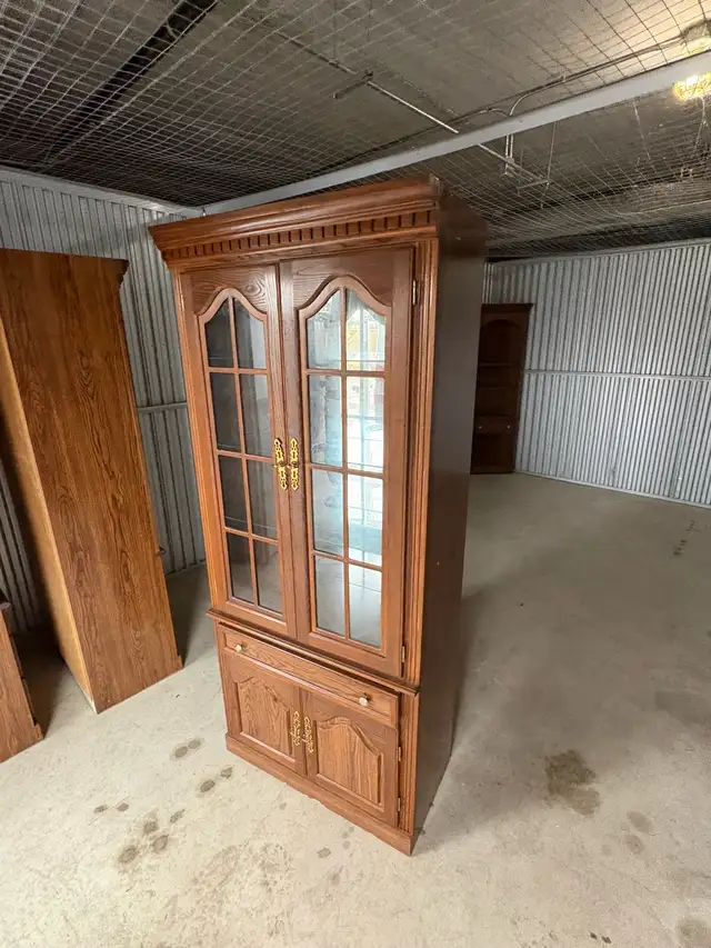 Free delivery used Wood China Cabinet - Photo 5