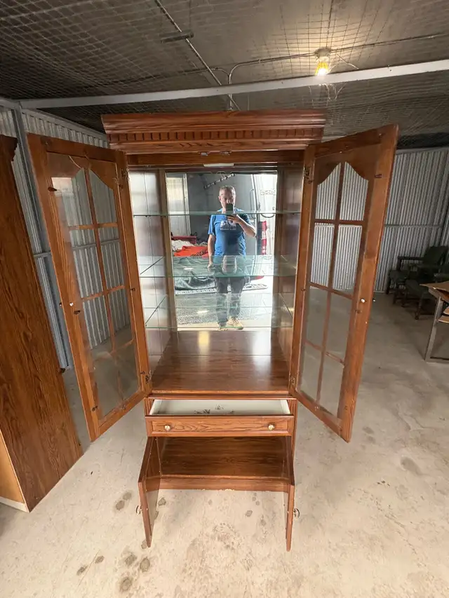 Free delivery used Wood China Cabinet - Photo 8