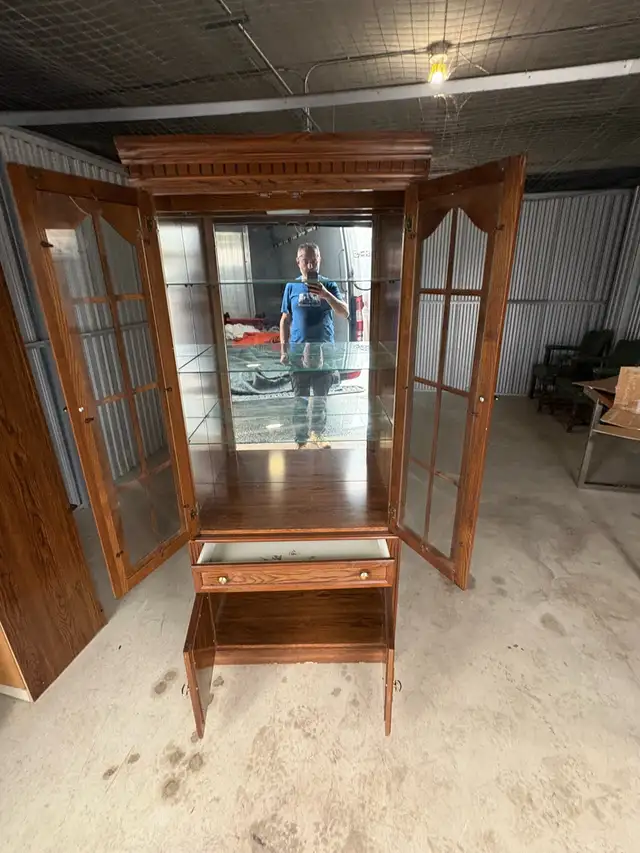 Free delivery used Wood China Cabinet - Photo 9