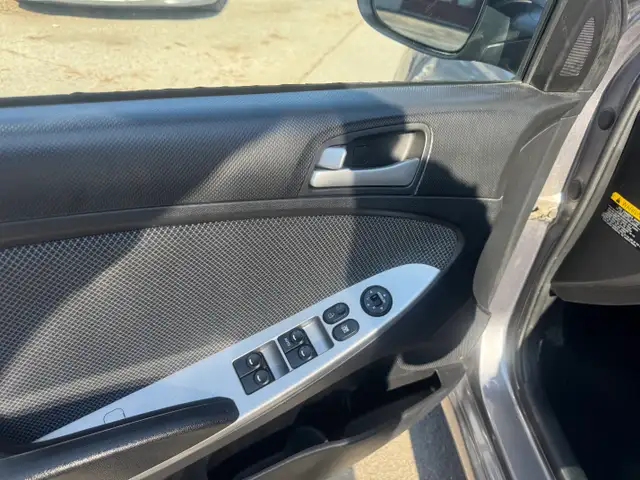 2014 Hyundai Accent GL - Photo 12