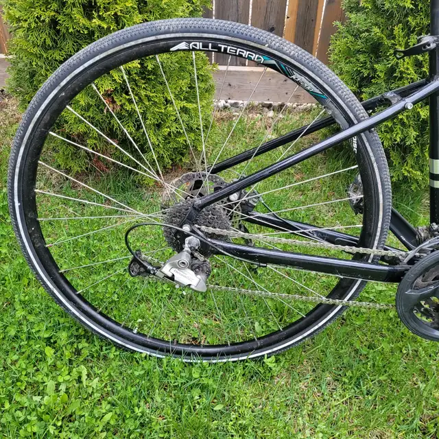 Trek Verve 1 Hybrid bike With Disc Brakes - Photo 3