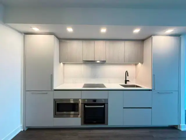 Bloor and Sherbourne 1 Bed Plus 1 Den 1 Bath Condo for Rent - Photo 2