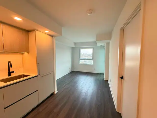 Bloor and Sherbourne 1 Bed Plus 1 Den 1 Bath Condo for Rent - Photo 3