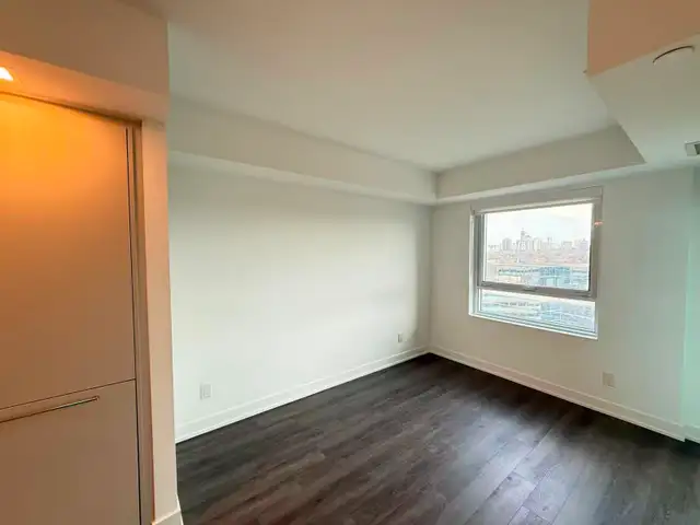 Bloor and Sherbourne 1 Bed Plus 1 Den 1 Bath Condo for Rent - Photo 4