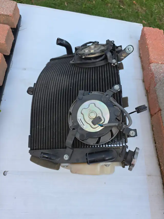 2007 Yamaha R1 4C8-12461-00-00RADIATOR ASSY Complete W 2 Fans - Photo 4