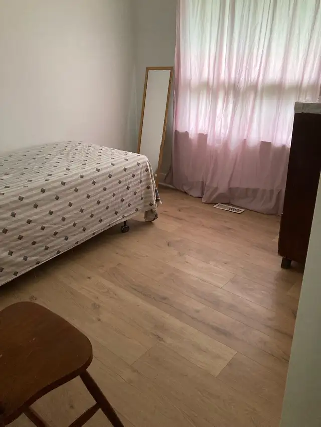 furnished room for female in Markham