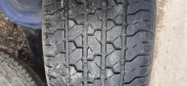 TIRES USED - 1 205/70R15   -- 2 205/70R14 - FREE - Photo 2