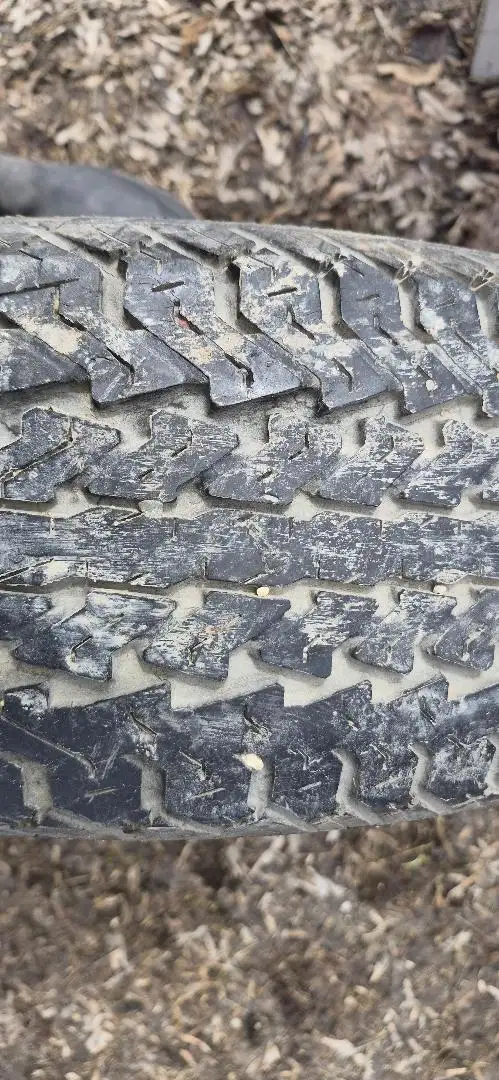 TIRES USED - 1 205/70R15   -- 2 205/70R14 - FREE - Photo 6