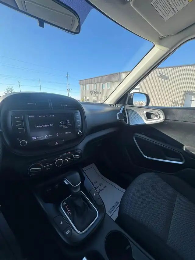2022 Kia Soul LX - Photo 11