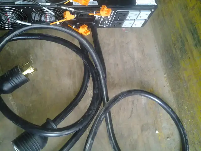 Eaton 5PX3000RT2U 3000VA .ine interactive avr ups GOOD BATT