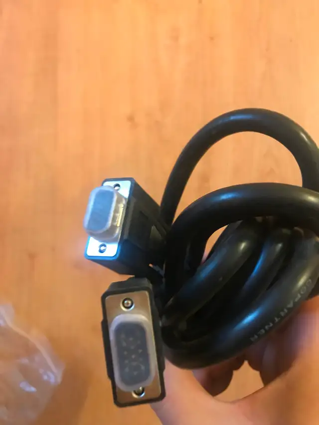 4 meters Long VGA cables for sale $5 (brand new) - Photo 7