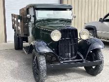 1932 all-steel Ford BB One-Tonne Flatbed - Exceptional Condition