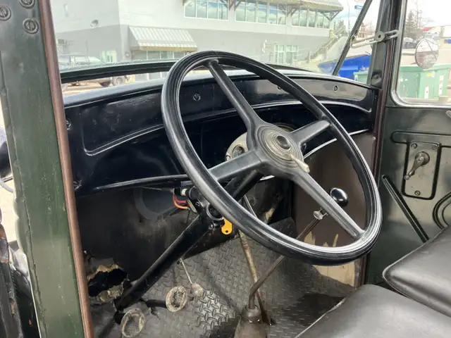 1932 all-steel Ford BB One-Tonne Flatbed - Exceptional Condition - Photo 3