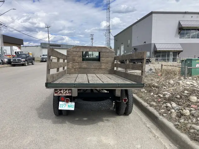 1932 all-steel Ford BB One-Tonne Flatbed - Exceptional Condition - Photo 5