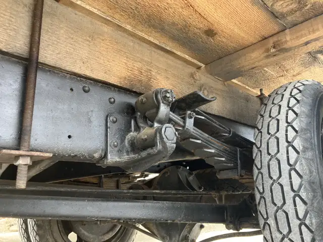 1932 all-steel Ford BB One-Tonne Flatbed - Exceptional Condition - Photo 6