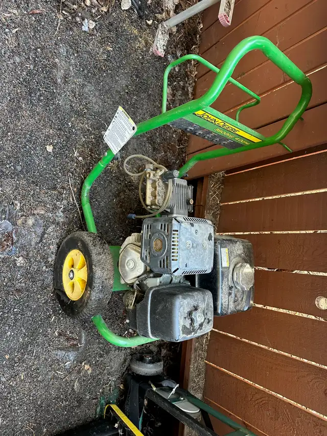 John Deer Pressure Washer - Photo 2
