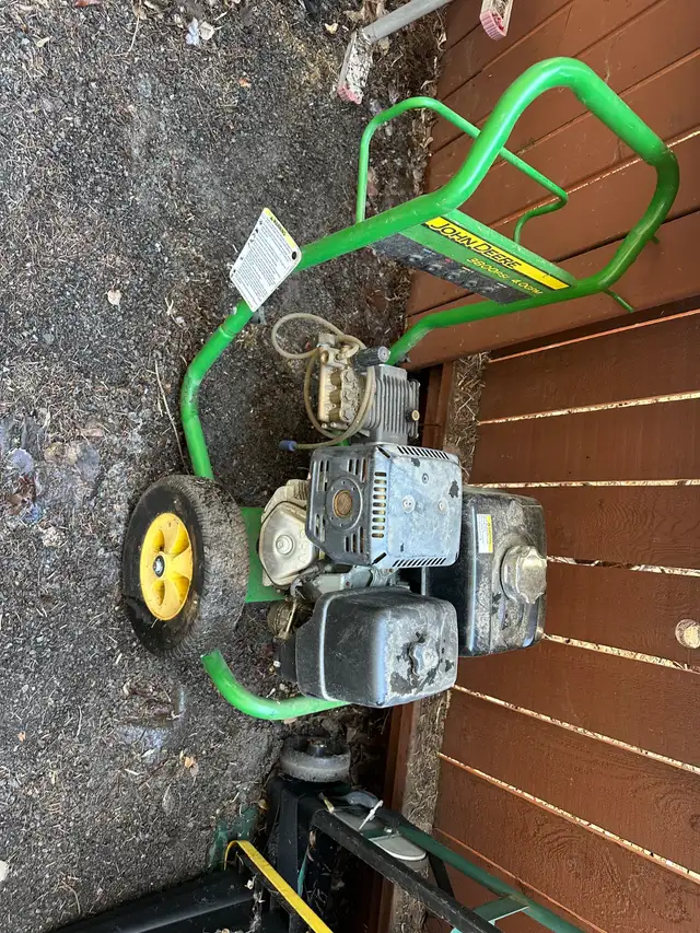 John Deer Pressure Washer - Photo 3