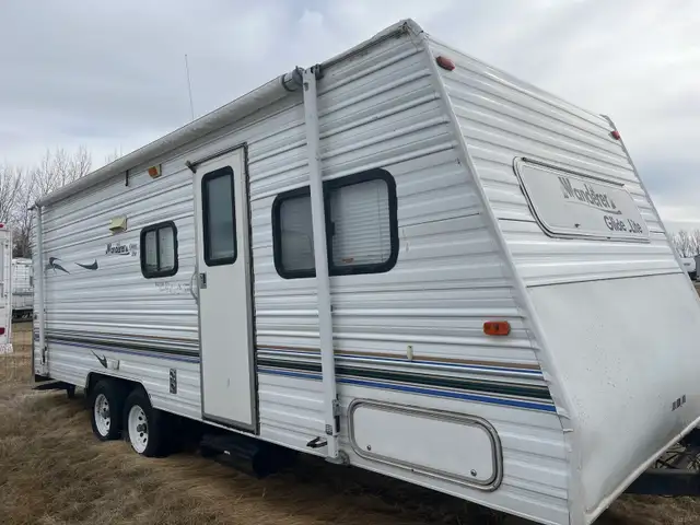 Travel Trailer - Photo 2