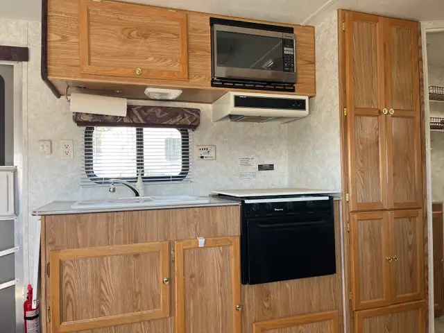 Travel Trailer - Photo 7