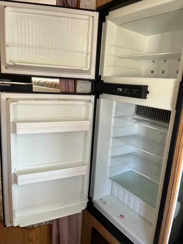 Travel Trailer - Photo 10