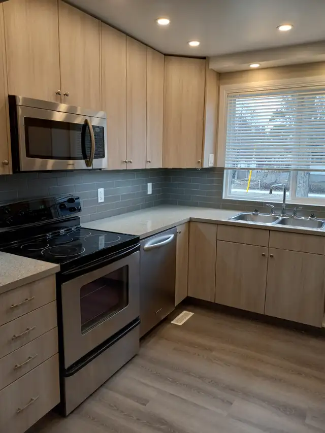 2 Bed, 1 Bath Main floor Bungalow