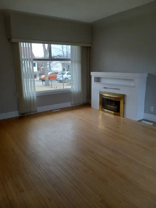 2 Bed, 1 Bath Main floor Bungalow - Photo 3