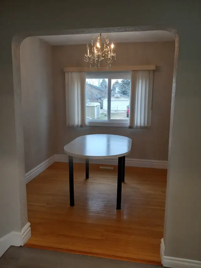 2 Bed, 1 Bath Main floor Bungalow - Photo 4
