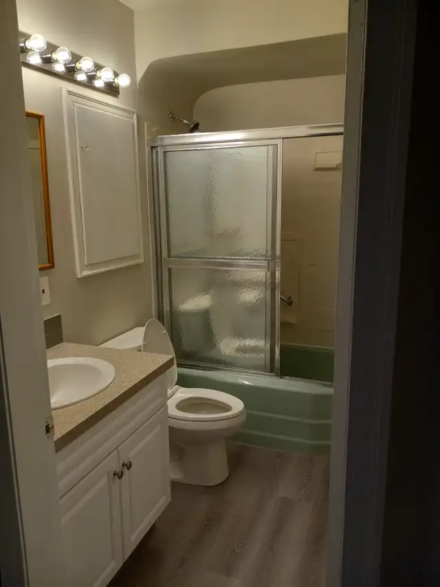 2 Bed, 1 Bath Main floor Bungalow - Photo 5