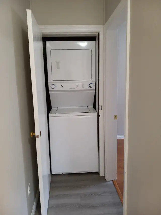 2 Bed, 1 Bath Main floor Bungalow - Photo 8