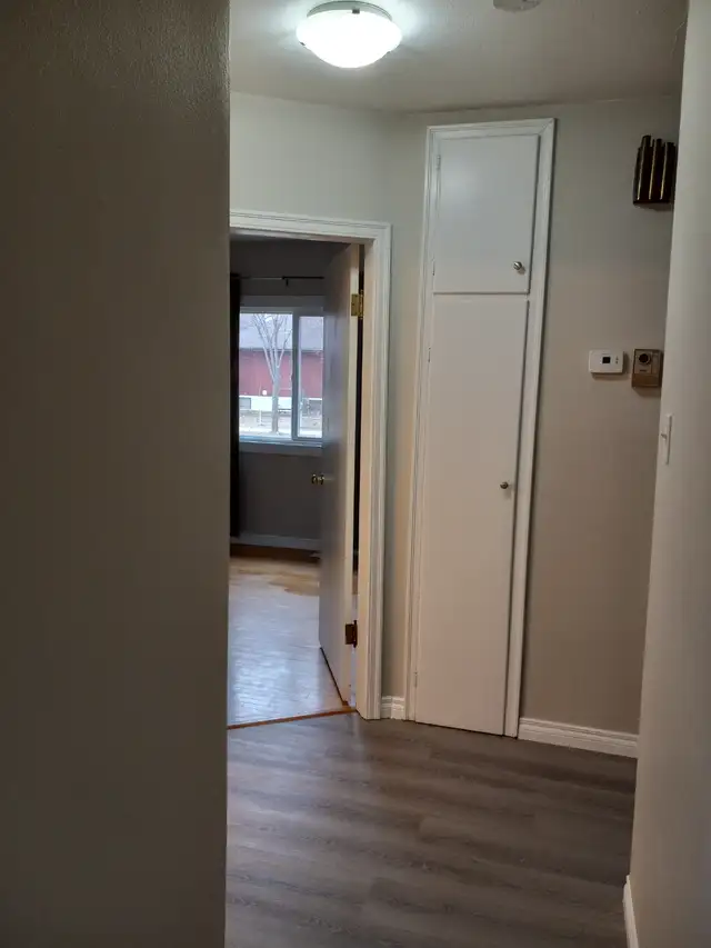 2 Bed, 1 Bath Main floor Bungalow - Photo 9