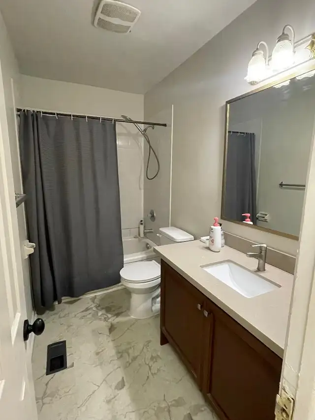 Private room for rent on main floor midtown Aurora with parking - Photo 4