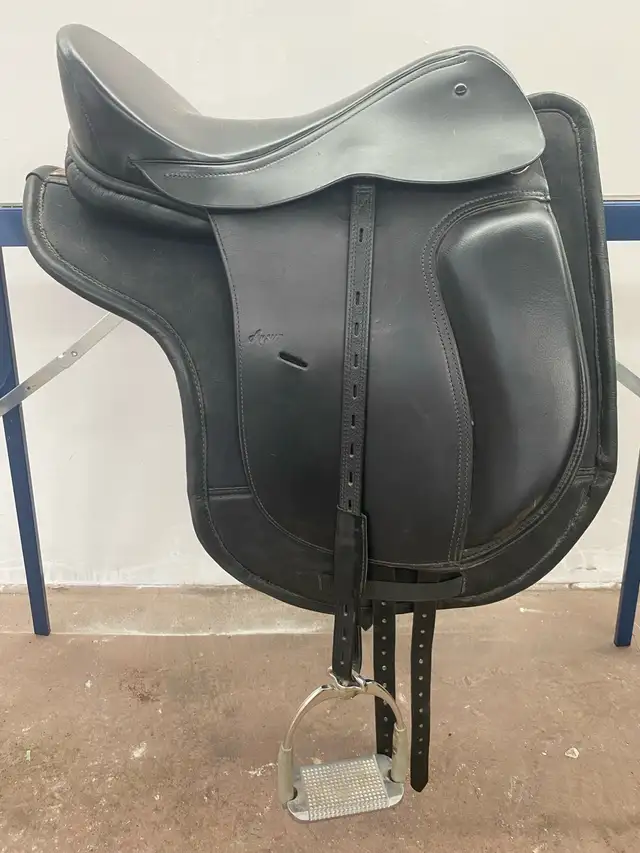 15.5" Ansur treeless dressage saddle - Photo 6