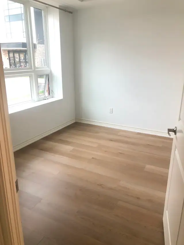 Spacious 3-Bedroom Condo with Balcony, Parking & Ensuite Laundry - Photo 6