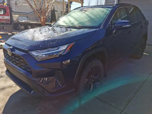 2024 Toyota RAV4 XLE Loaded Dark Blue w/2 Sets Tires on Rims - Photo 3